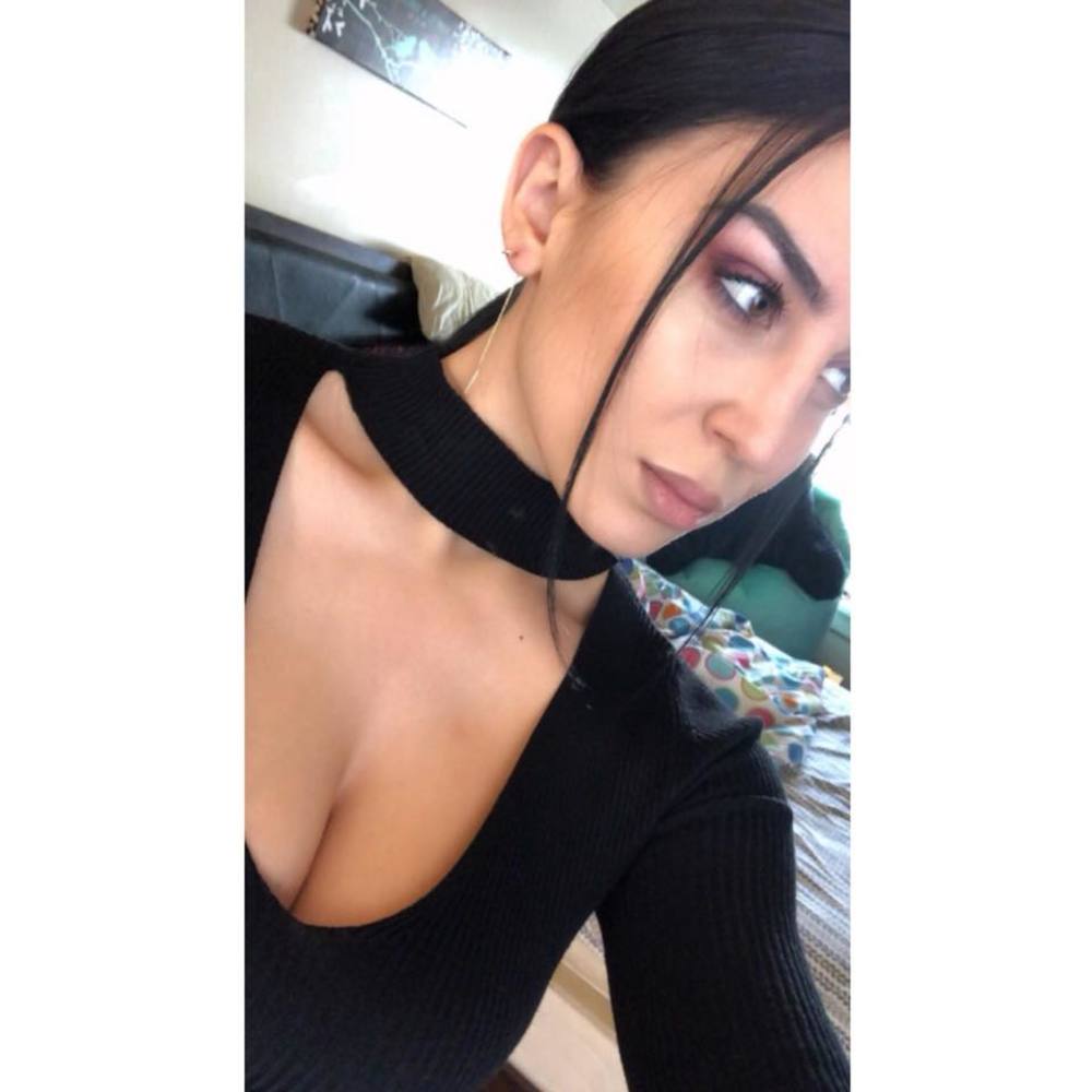 Meet your Posher, Xhesiana